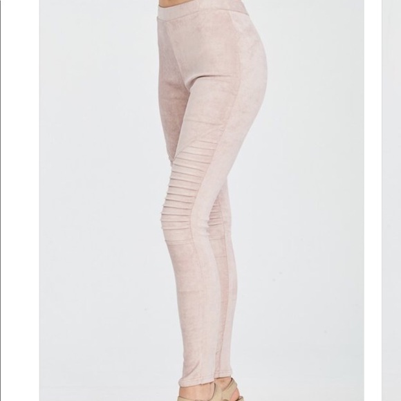 💙 Boutique Host Pic 🆕 Sara’s Suede Leggings - Picture 3 of 7